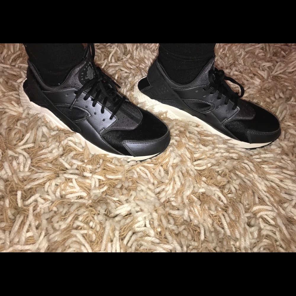 Black Huaraches